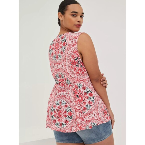 Torrid 2 Babydoll Crinkle Gauze Crochet Inset Lace-Up Top Red - Picture 2 of 6